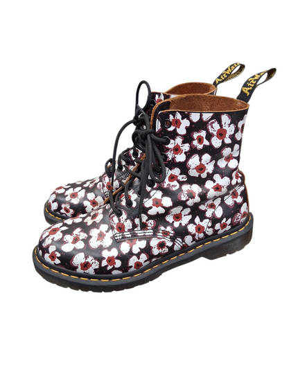 lightly used doc martin boots size 9