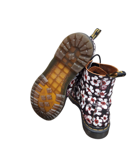 lightly used doc martin boots size 9