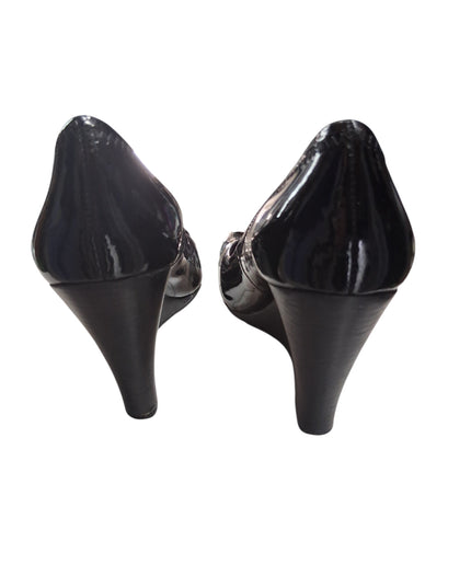 Gently Used Tory Burch Wedges size 8